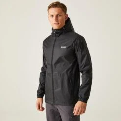Regatta Pack-It III Homme Randonnée Veste Imperméable - Noir -Promos Regatta || Quechua || Dare 2b Boutique pack it iii homme randonnee veste impermeable noir 2