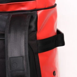 Sac Weekend Upcyclé - Duffel Bag Hors-Bord - 50L Rouge 11 Sac Weekend Upcyclé - Duffel Bag Hors-Bord - 50L Rouge -Promos Regatta || Quechua || Dare 2b Boutique sac weekend upcycle duffel bag hors bord 50l rouge 3